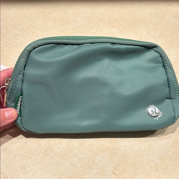 NWT Lululemon Everywhere Belt Bag - Picture 1 of 1